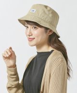 ベージュ