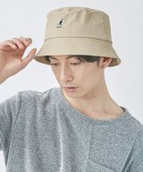 ベージュ