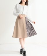 ベージュ