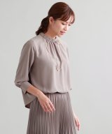 ベージュ