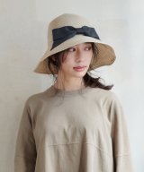 ベージュ