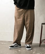 ベージュ