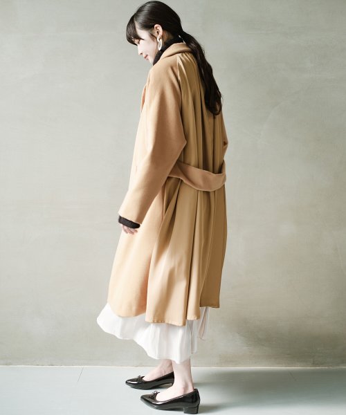 後ろ姿にキュンとして釘づけになる 異素材づかいの女っぽコート ハコ Haco D Fashion 後ろ姿にキュンとして釘づけになる 異素材づかいの女っぽコート ハコ Haco D Fashion