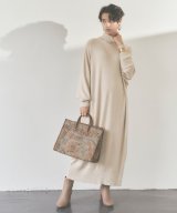 ライトベージュ