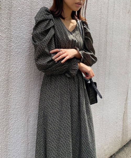 セール 30 Off 袖ボリューム花柄シャーリングワンピース ビス Vis D Fashion セール 30 Off 袖ボリューム花柄シャーリングワンピース ビス Vis D Fashion