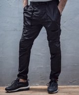 ブラック