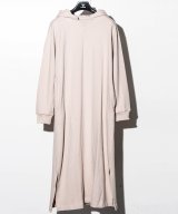 ベージュ