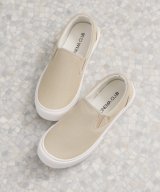 ベージュ