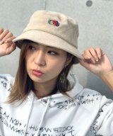 ベージュ