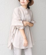 ベージュ