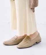 ベージュ