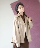 ベージュ