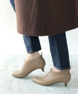 ベージュ