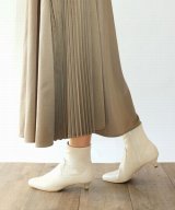 アイボリー