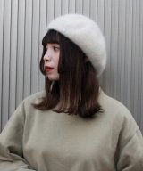 ライトベージュ