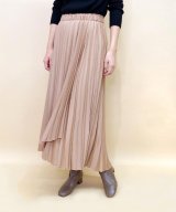ベージュ
