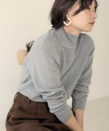 グレー