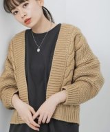 ベージュ