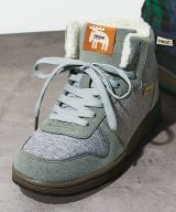 グレー
