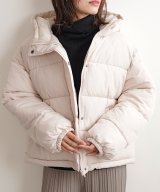 ライトベージュ
