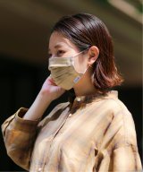 ベージュ