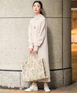 ベージュ
