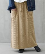 ベージュ