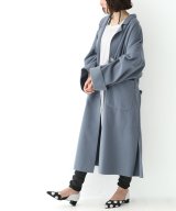 グレー