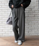 グレー