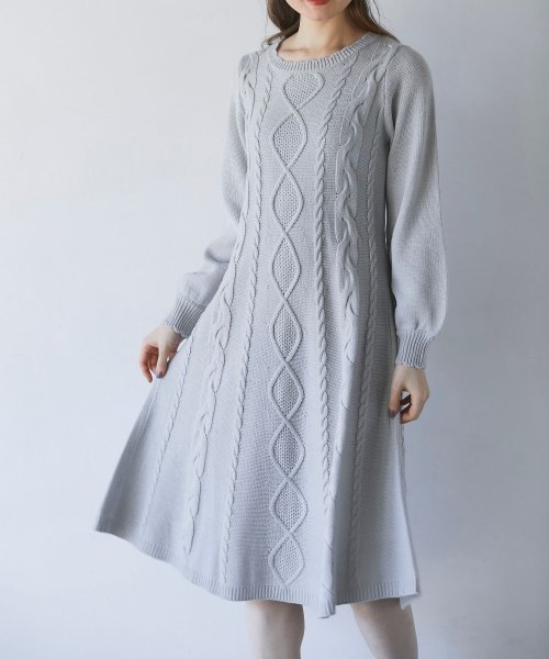後ろレースアップデザインケーブル編みニットワンピース トッコクローゼット Tocco Closet D Fashion 後ろレースアップデザインケーブル編みニットワンピース トッコクローゼット Tocco Closet D Fashion