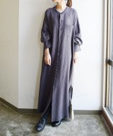 グレー