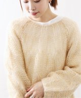 ベージュ