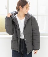 グレー