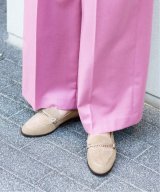 ベージュ