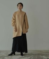 ベージュ