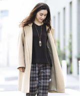 ベージュ