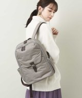 ベージュ
