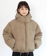 ベージュ