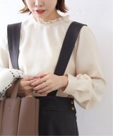ベージュ