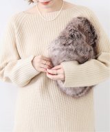 ベージュ
