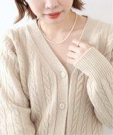 ベージュ