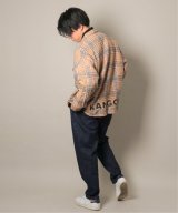 ベージュ