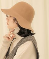 ベージュ