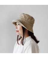 ベージュ