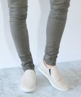 ベージュ