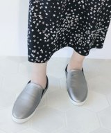 グレーメタリック
