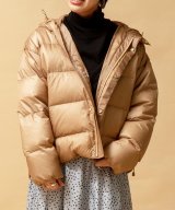ベージュ