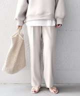 ベージュ