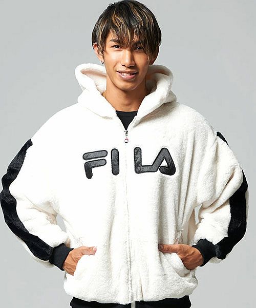 FILA ファー　フード付きトレーナー FILA ファーフード付きトレーナー
