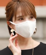オフホワイト